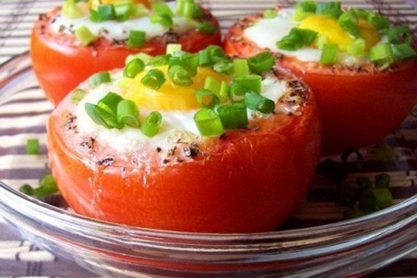 яєчня в помідорах