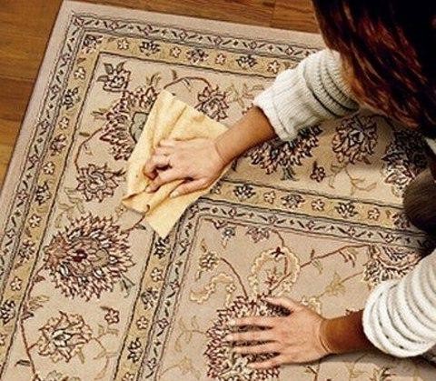 Як і чим чистити килими?