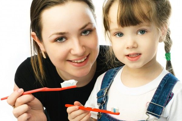 як правильно чистити зуби дітям
