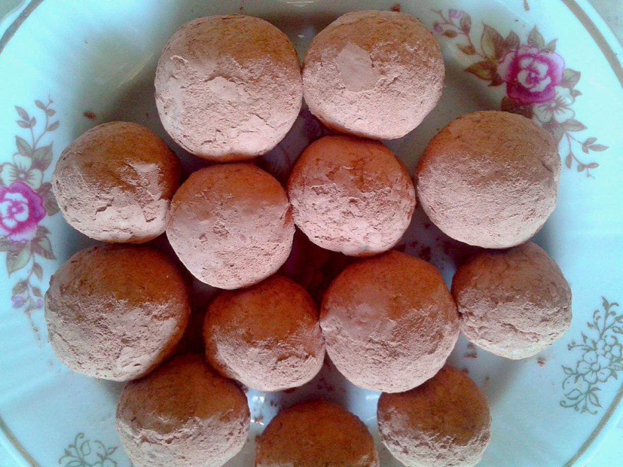 Сирні кульки з печивом — простий десерт з сиру без випічки