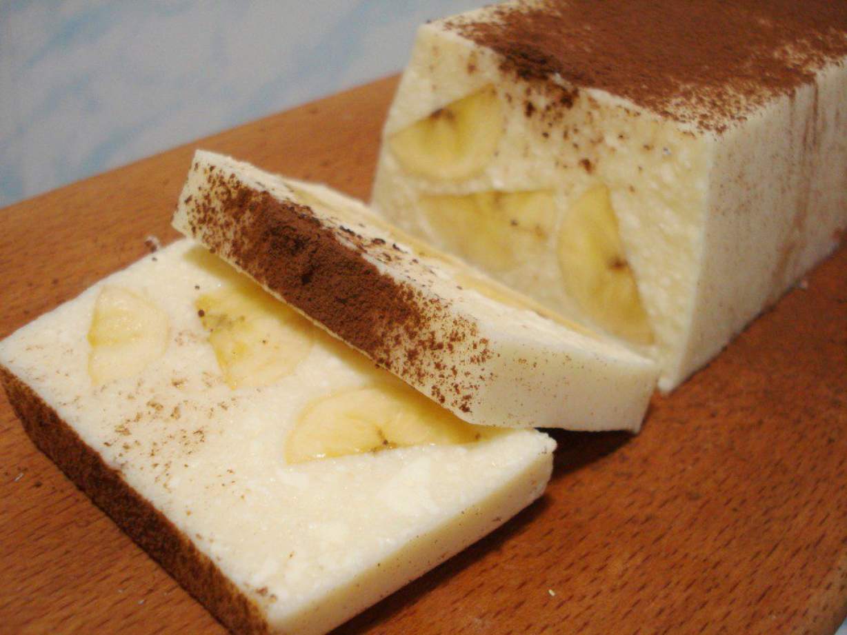 Простий і смачний сирний десерт з желатином і бананом