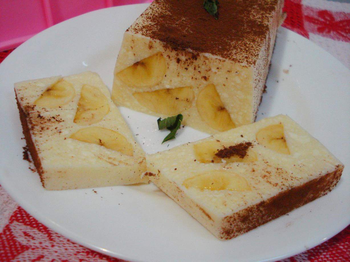 Простий і смачний сирний десерт з желатином і бананом