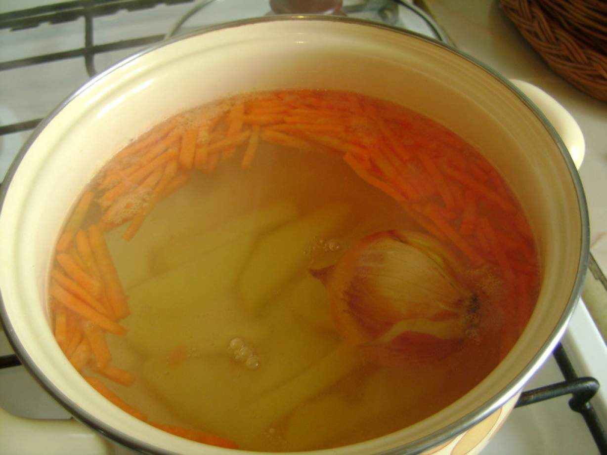 Смачний дієтичний рибний суп з хека з рисом