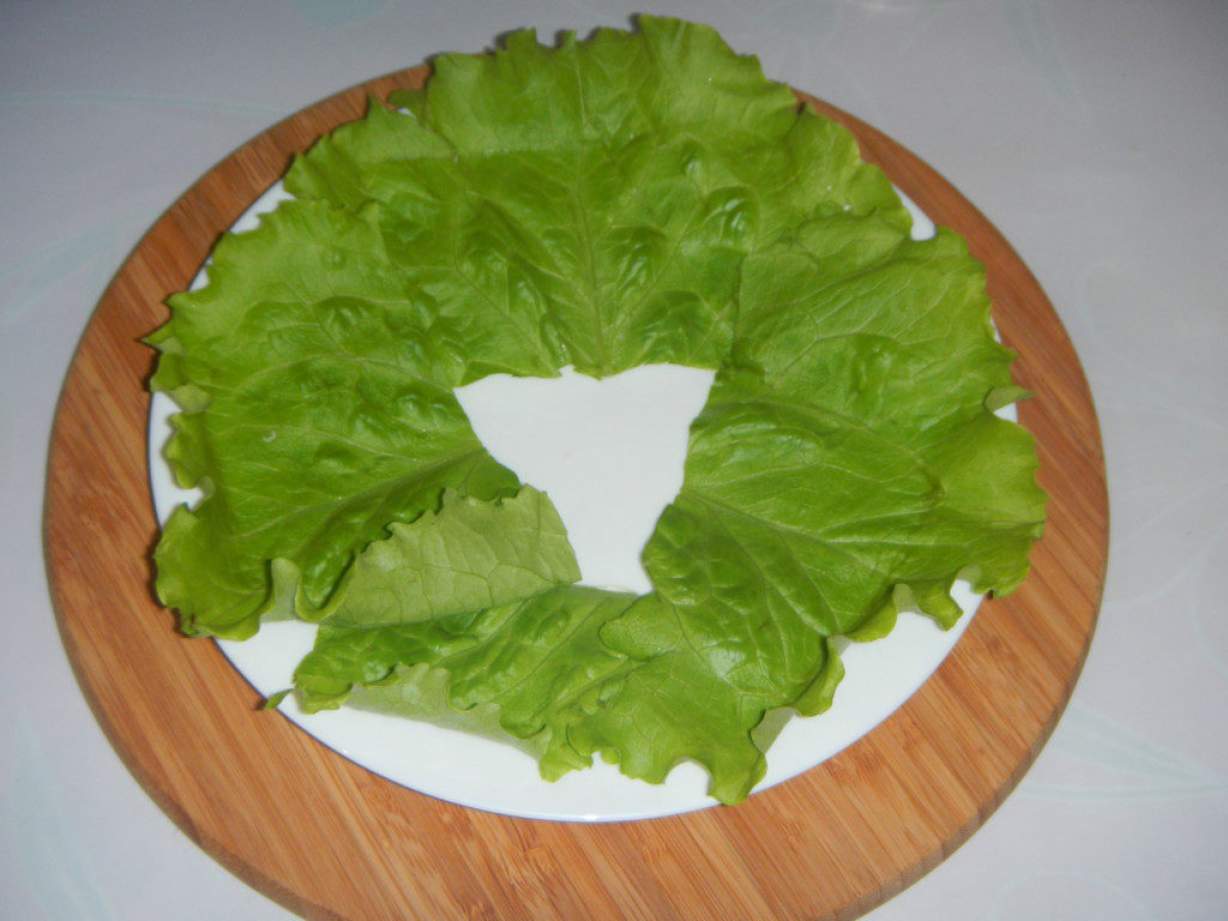 Швидкий салат з сухариками, кукурудзою і баликом