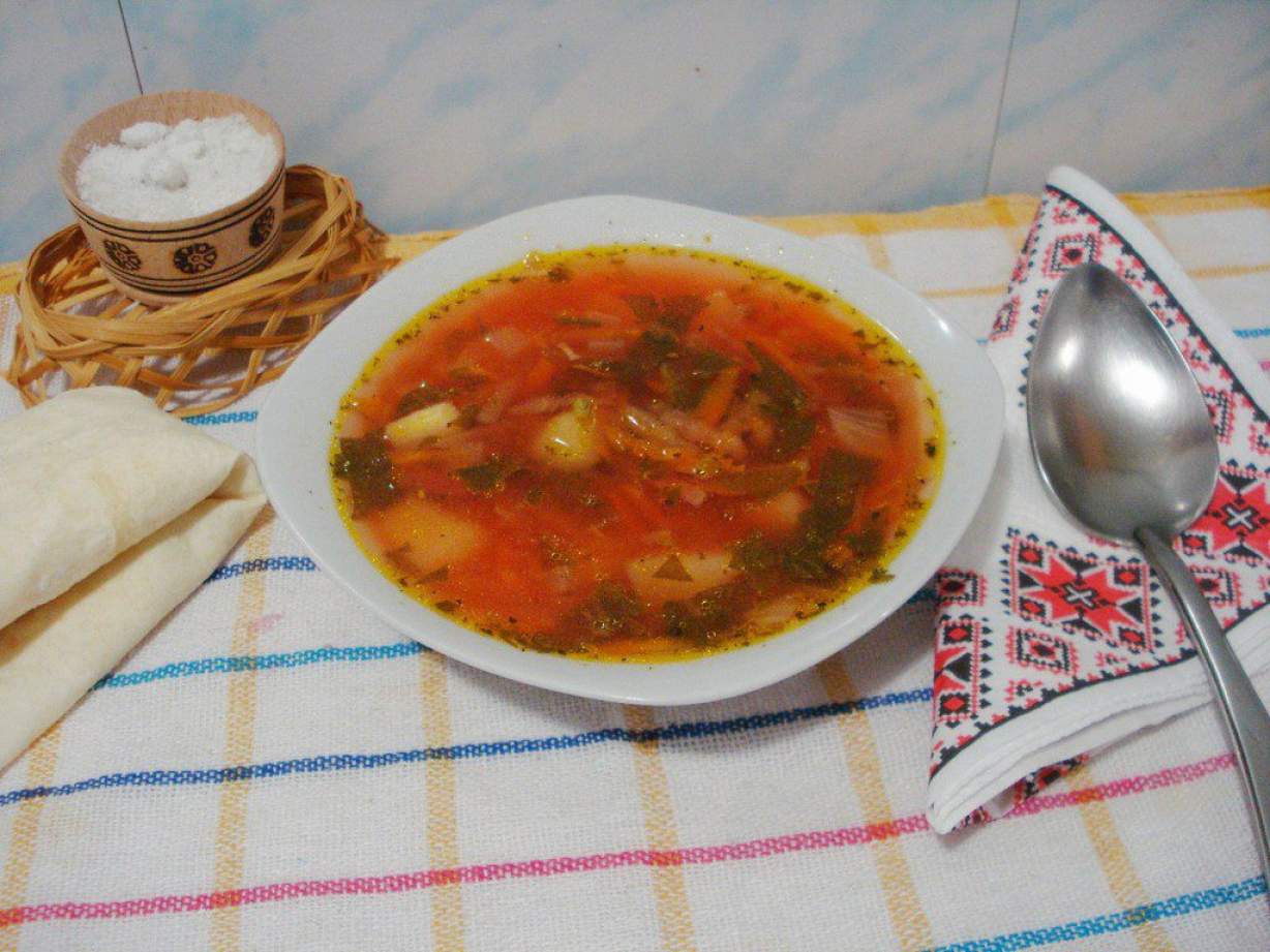 Український пісний борщ зі щавлем, буряком і томатним соком