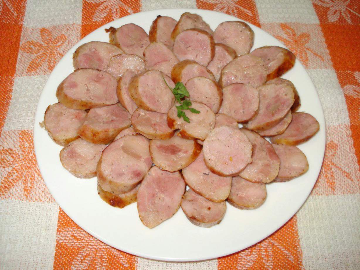 Смажена домашня ковбаса на сковороді — швидко і смачно