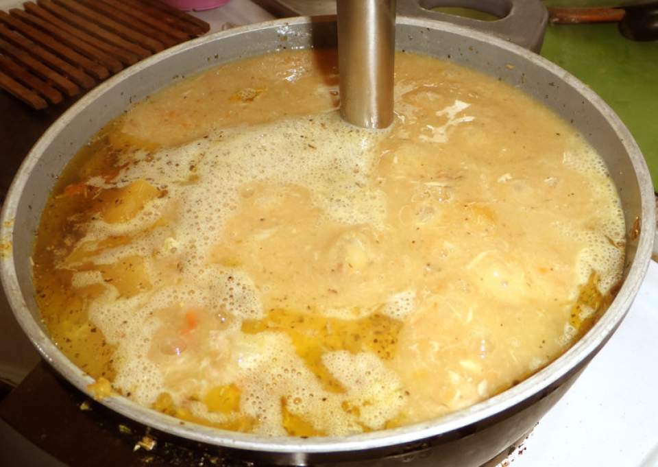 Гарбузовий суп-пюре з вершками і м'ясом курки 
