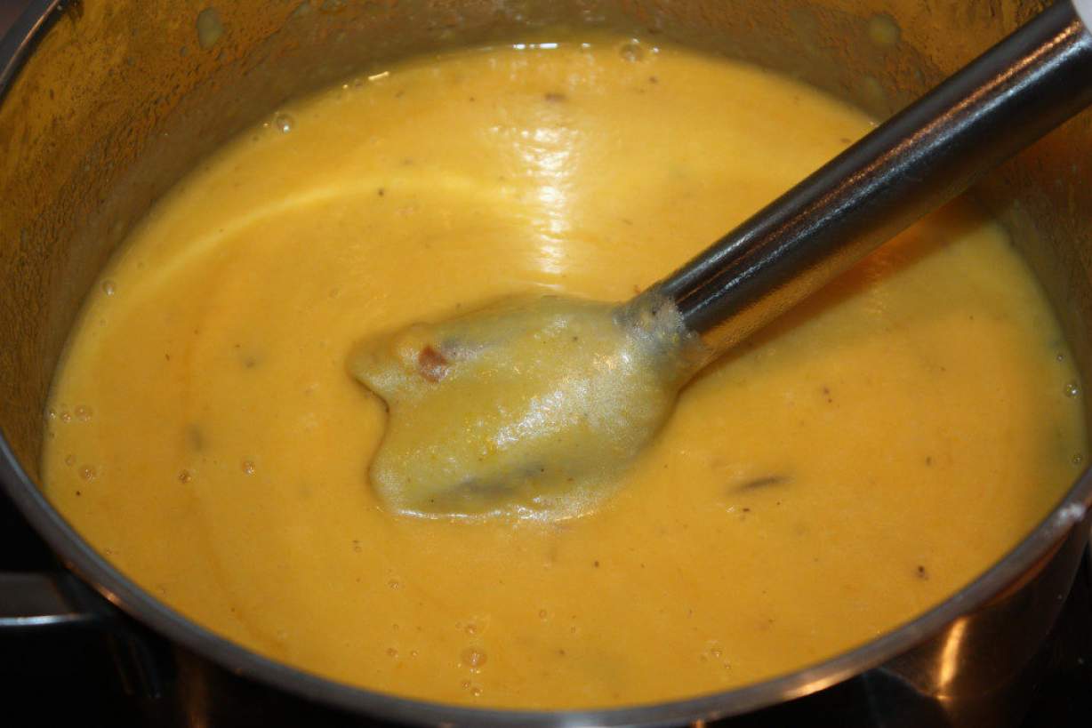 Смачний суп-пюре з гарбуза з фрикадельками