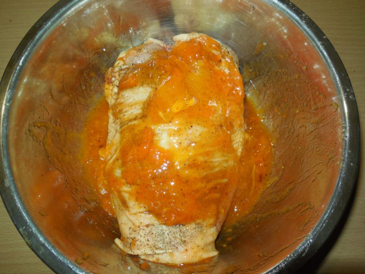 Смачні курячі грудки запечені в духовці в соусі з хурми