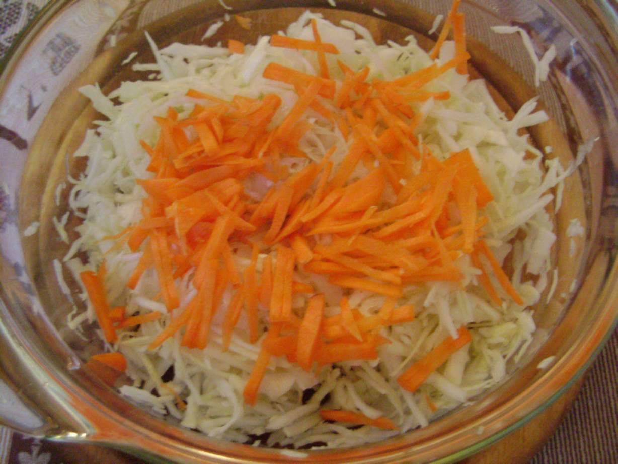 Вітамінний салат з капусти, моркви і топінамбура
