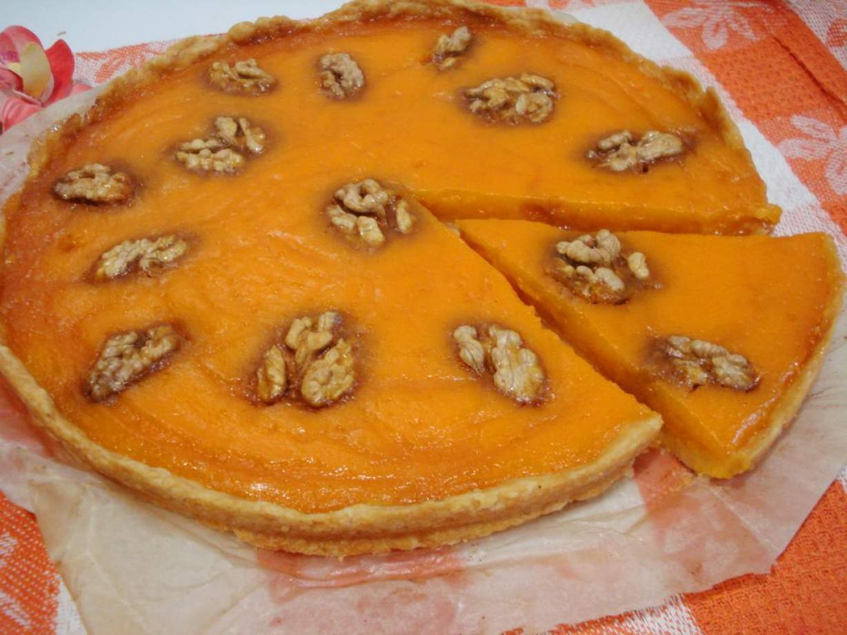 Смачний гарбузовий пиріг з волоськими горіхами і медом