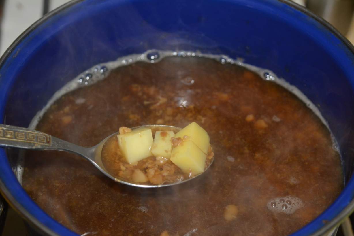 Пісний суп з сухими грибами і солоними огірками (без м'яса і перловки)