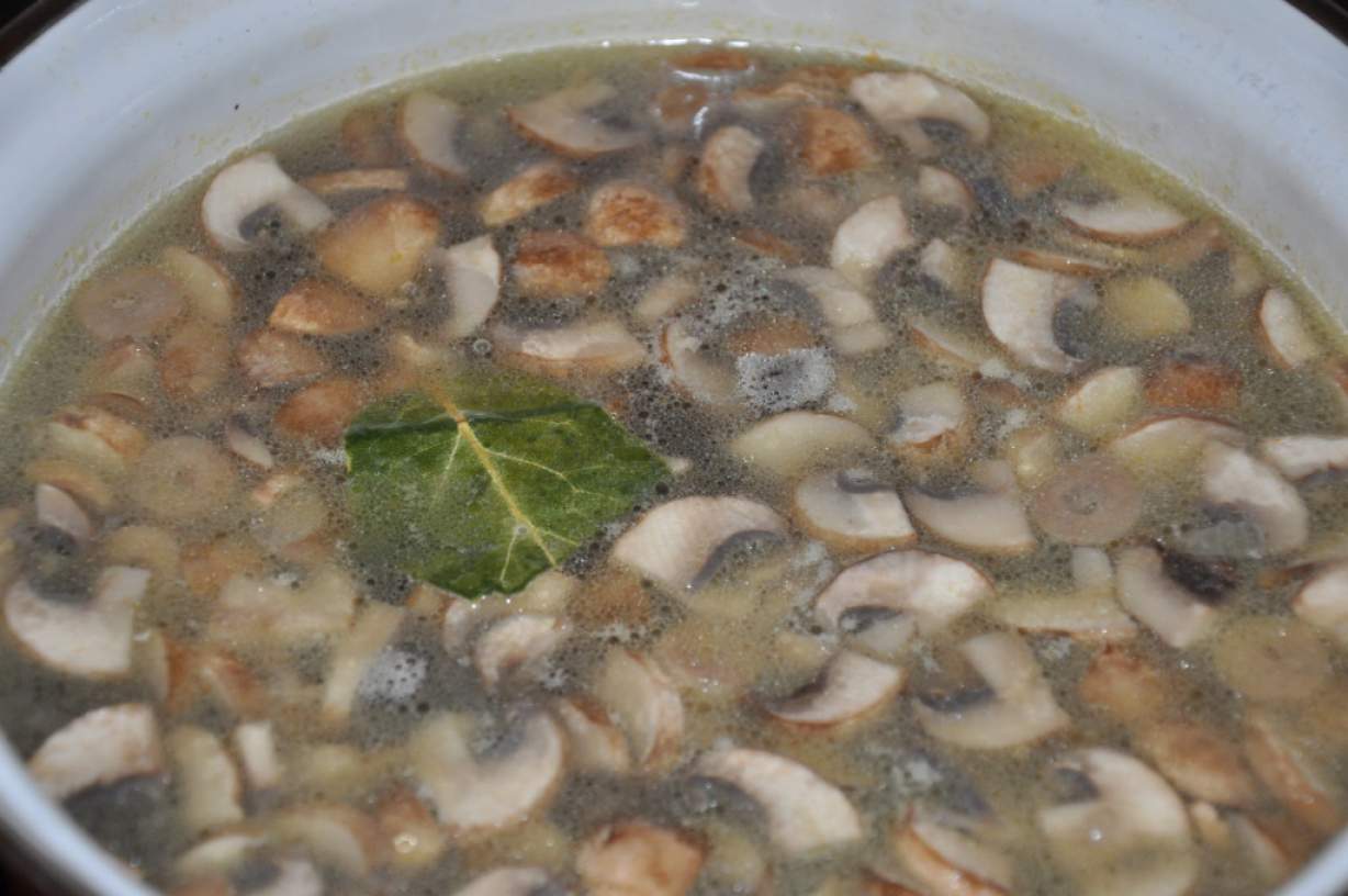 Смачний грибний суп з печериць з рисом та овочами
