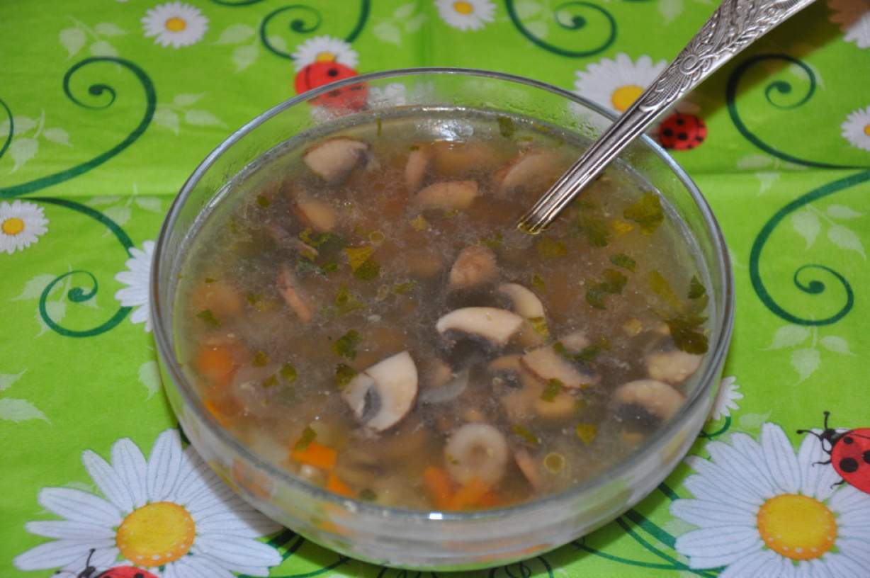 Смачний грибний суп з печериць з рисом та овочами