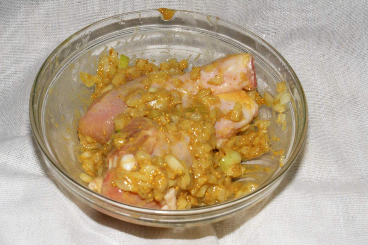 Курка в гірчичному соусі, запечена в духовці з картоплею і гарбузом