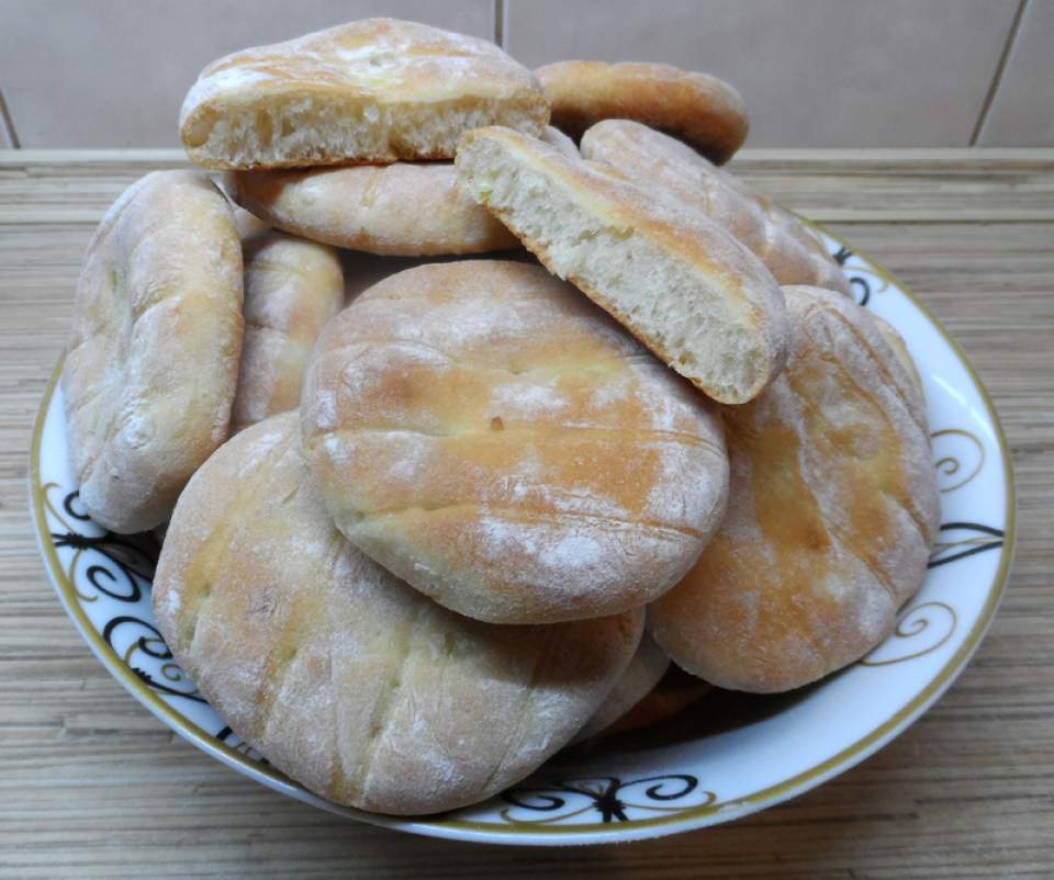 Домашній цибульний хліб або смачні булочки цибульні