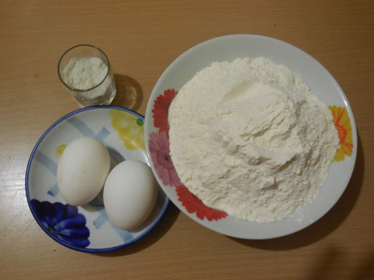 Домашня яєчна локшина — як приготувати без води, тільки на яйцях