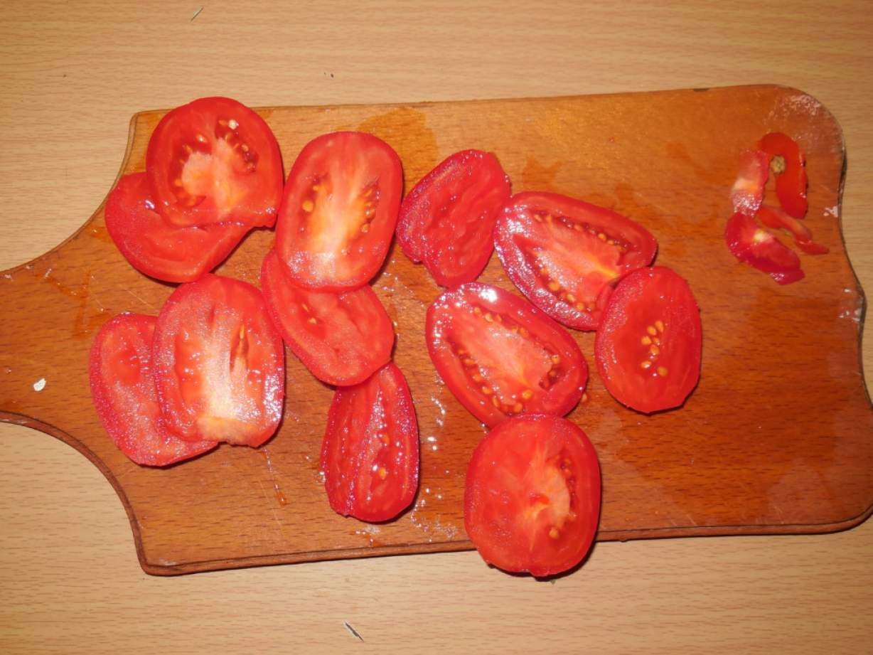 Свинина запечена з баклажанами і помідорами в духовці