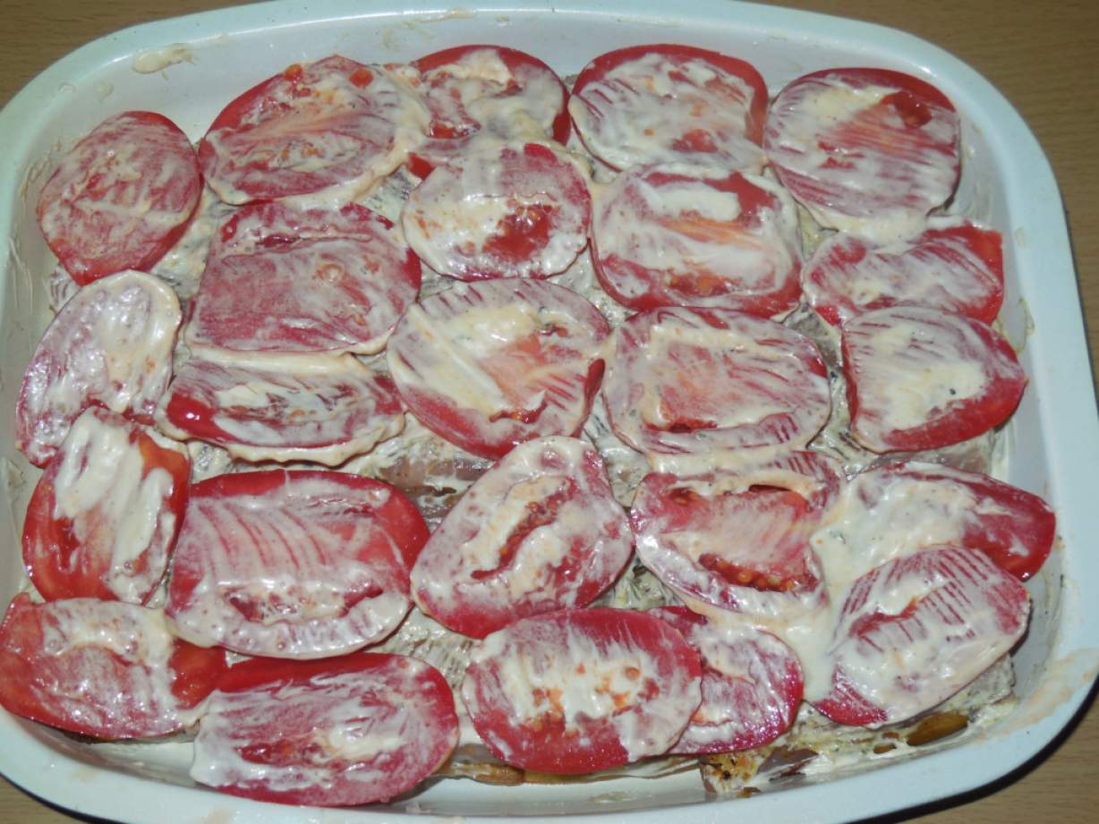 Свинина запечена з баклажанами і помідорами в духовці