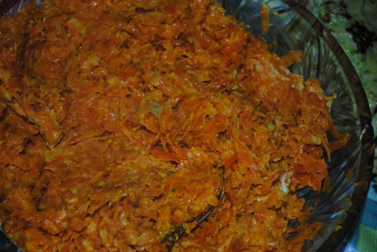 Смачний овочевий торт з кабачків з морквяної начинкою