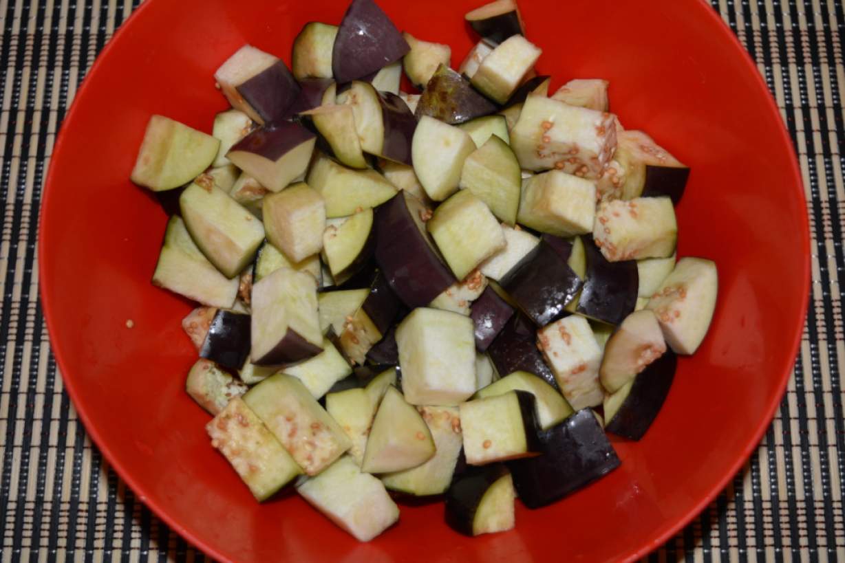 Овочеве соте з баклажанів і кабачками в духовці