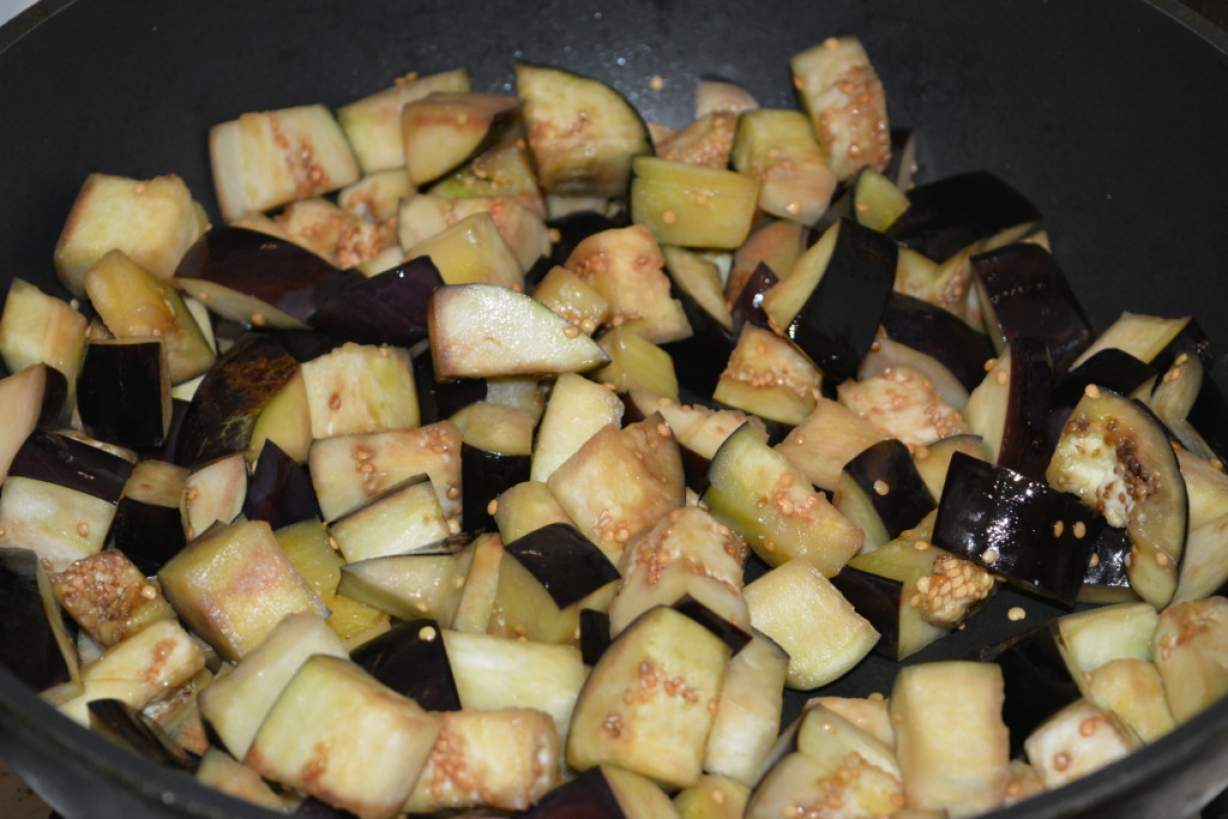 Овочеве соте з баклажанів і кабачками в духовці