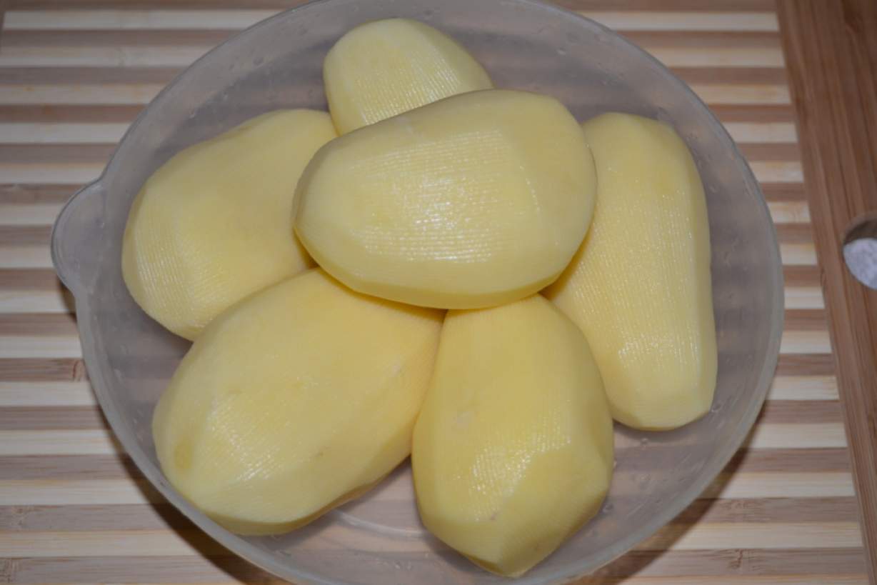 Ніжна куряча печінка з картоплею в мультиварці