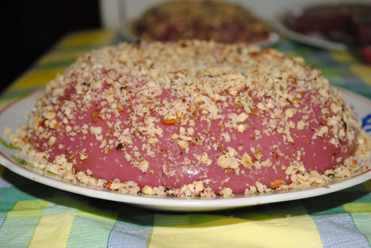 Простий десерт з горіхів і виноградного соку — швидка чурчхела домашня