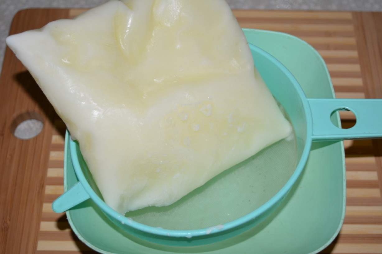 Як зробити домашній сир із замороженого кефіру