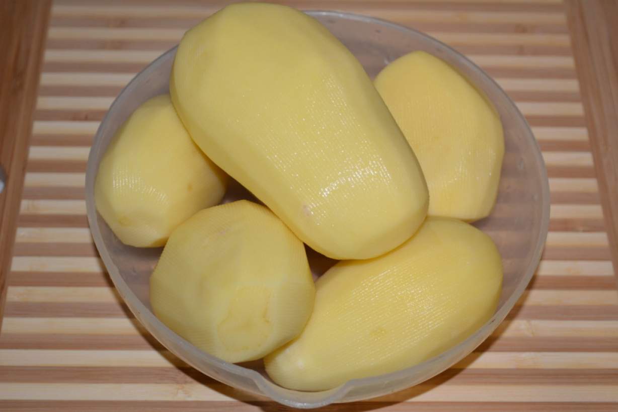 Смачне картопляне пюре з молоком і вершковим маслом без грудочок