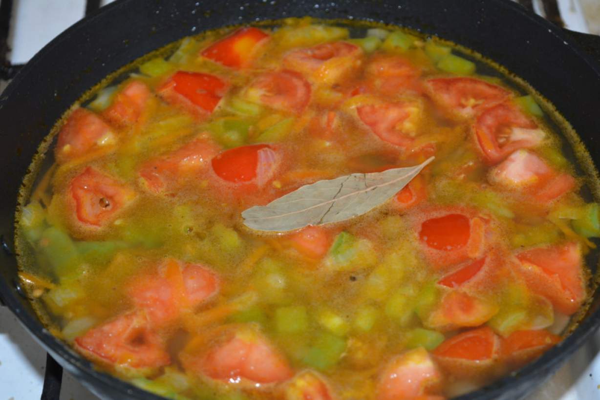 Смачна розсипчаста гречка з овочами на сковороді
