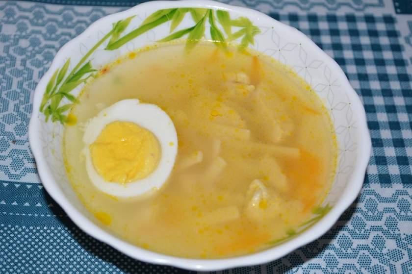 Смачний курячий суп з локшиною або вермішеллю в мультиварці — без картоплі