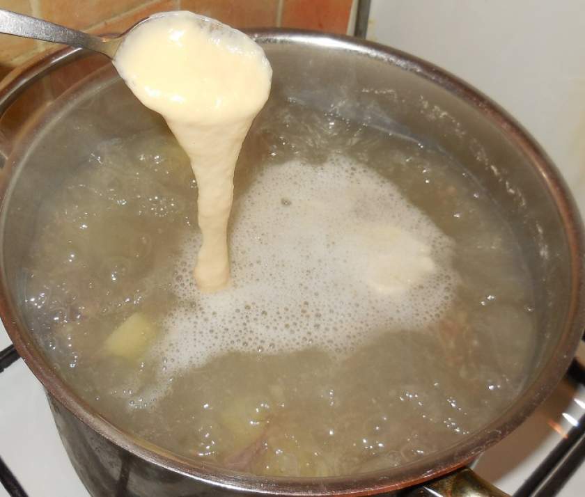 Як приготувати суп з галушками на м'ясному бульйоні