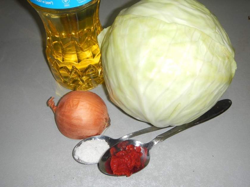 Тушкована капуста з томатом в сотейнику або в мультиварці