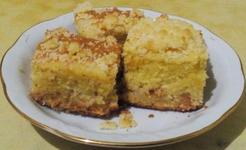 Смачний рецепт яблучного пирога на сметані спечений в духовці