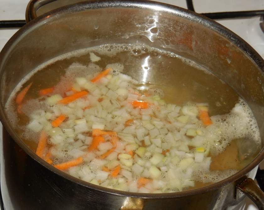 Бабушкін овочевий суп з пельменями смаженими у вершковому маслі