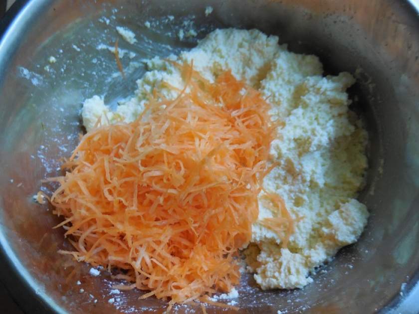 Сирні сирники з морквою в мультиварці