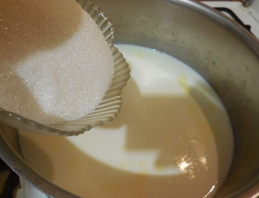 Як варити манну кашу на молоці без грудочок
