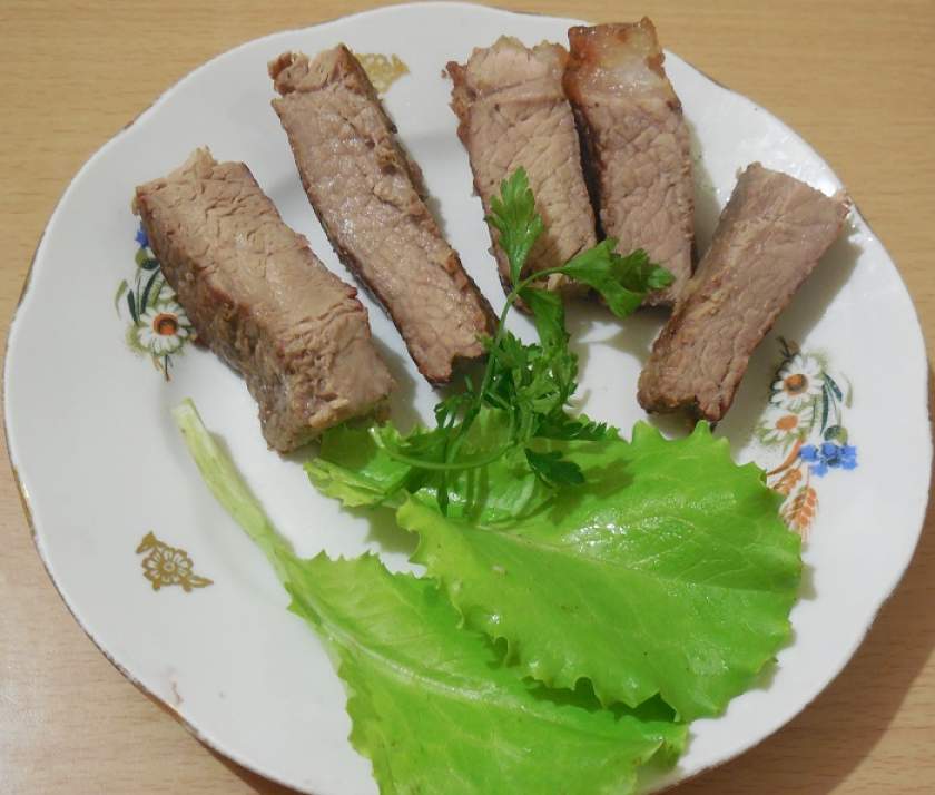 Смачний і соковитий стейк з яловичини або свинини Ти бон