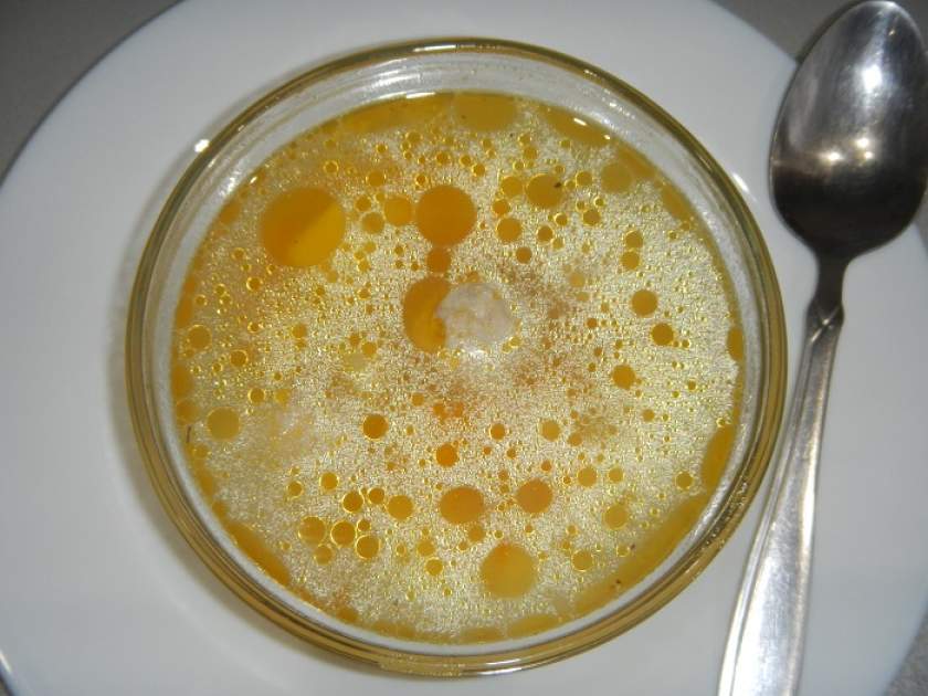 Смачний суп з фрикадельками і вермішеллю