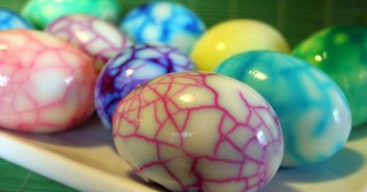 Як пофарбувати білок яйця чи яйця фарбовані зсередини