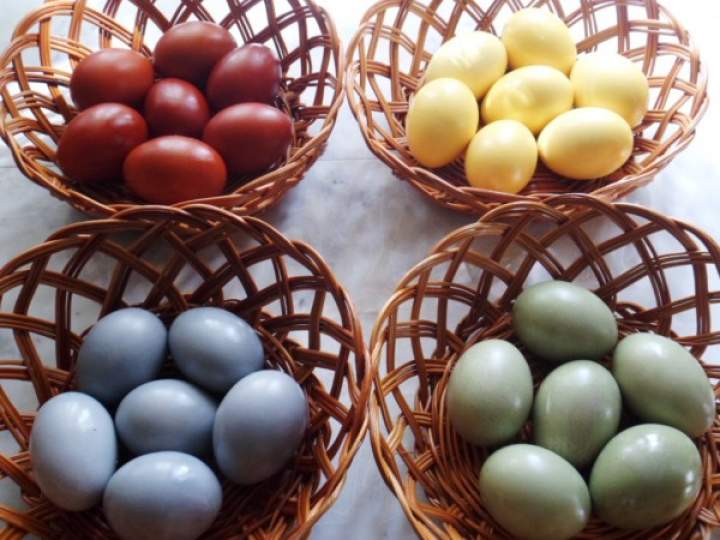 Натуральні барвники для яєць на Великдень