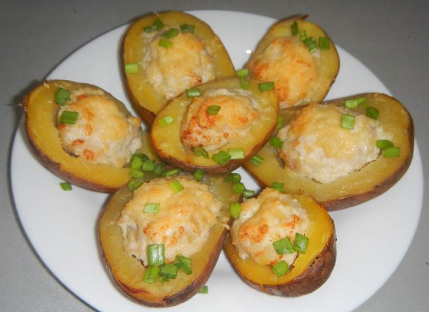 Картопля запечена в духовці з фаршем та сиром або смачні човники з картоплі в мундирі з м'ясом