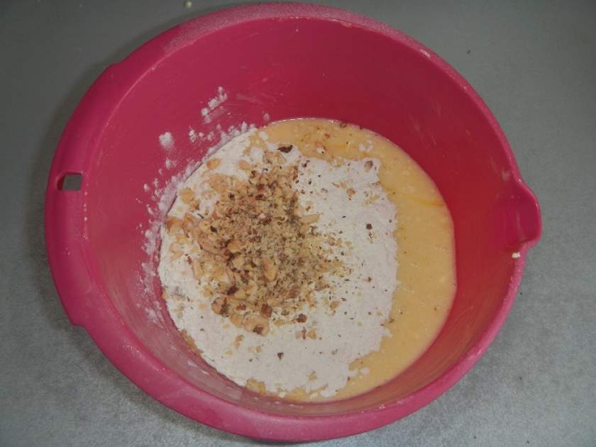 Простий горіховий кекс на кефірі — як приготувати в домашніх умовах